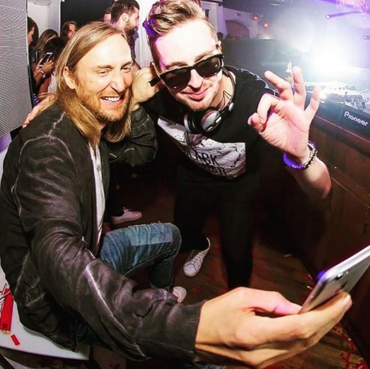 David Guetta y Robin Schulz lanzan su nueva colaboración, 'Shed a light'